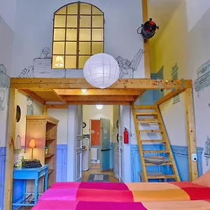 Lavender Circus Hostel, Doubles & Ensuites Hostel