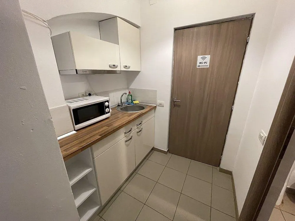**  Piata Uniri Cozy Inn Bucharest Romania